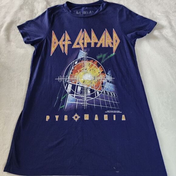 Def Leppard 2017 Women's Cut Navy Blue Tshirt With Graphics Size Small - Picture 1 of 10